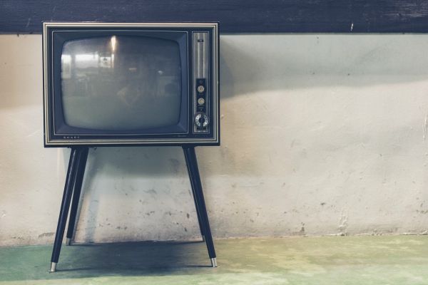电视机会出现哪些故障，电视突然黑屏如何解决